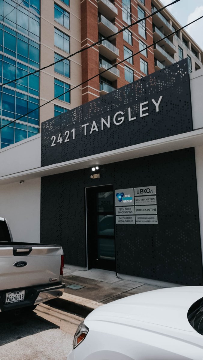 aria_signs's tweet photo. Check out our new sign that’s lighting up the neighborhood! Ready to help you find your perfect commercial space. 🌟
#construction #signage #fabrication https://t.co/p4x0rtnEpf