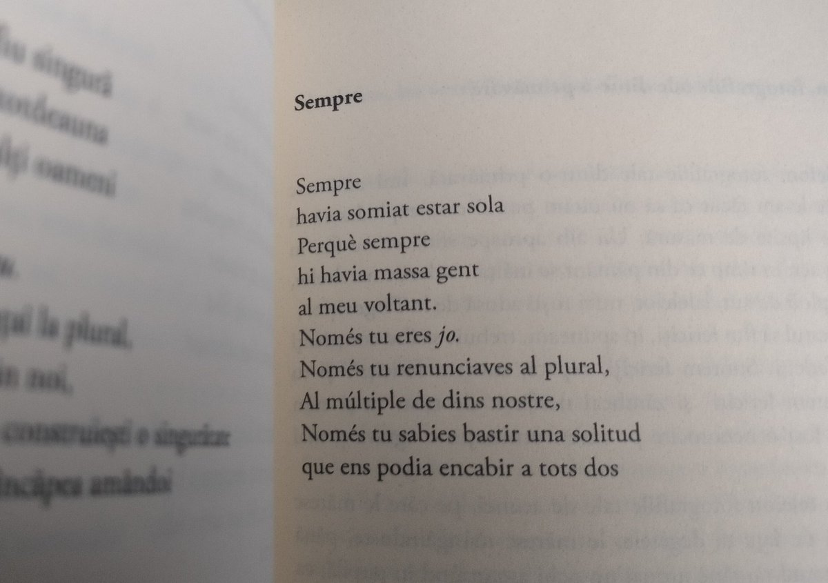 mar_inquieta's tweet photo. «Només tu eres jo.
Només tu renunciaves al plural,
Al múltiple de dins nostre,
Només tu sabies bastir una solitud
que ens podia encabir a tots dos»

~ Ana Blandina 

🥀 “Variacions sobre un tema donat” (Trad.Corina Oproae) 

📷 Kim Myers Robertson https://t.co/K66SzE41kH