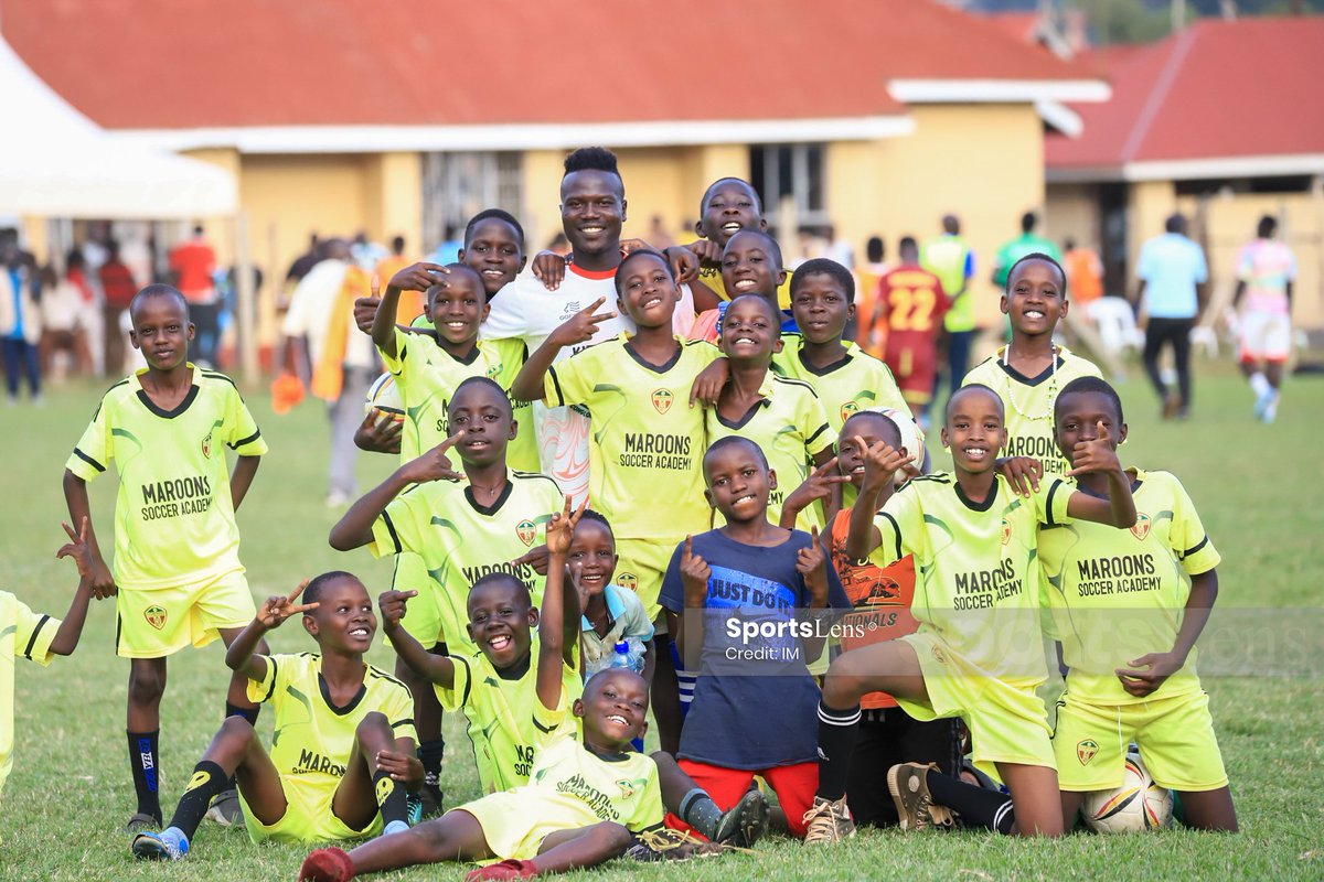 sportslens1's tweet photo. Fred Amaku's journey comes full circle! ⚽ From a 'boychild' at Maroons FC to scoring against them, he showed ultimate respect by not celebrating. A heartwarming moment as Maroons ball boys rushed to capture a picture with their hero. 💙 #FootballRespect #FredAmaku https://t.co/4OnYjk3mLp