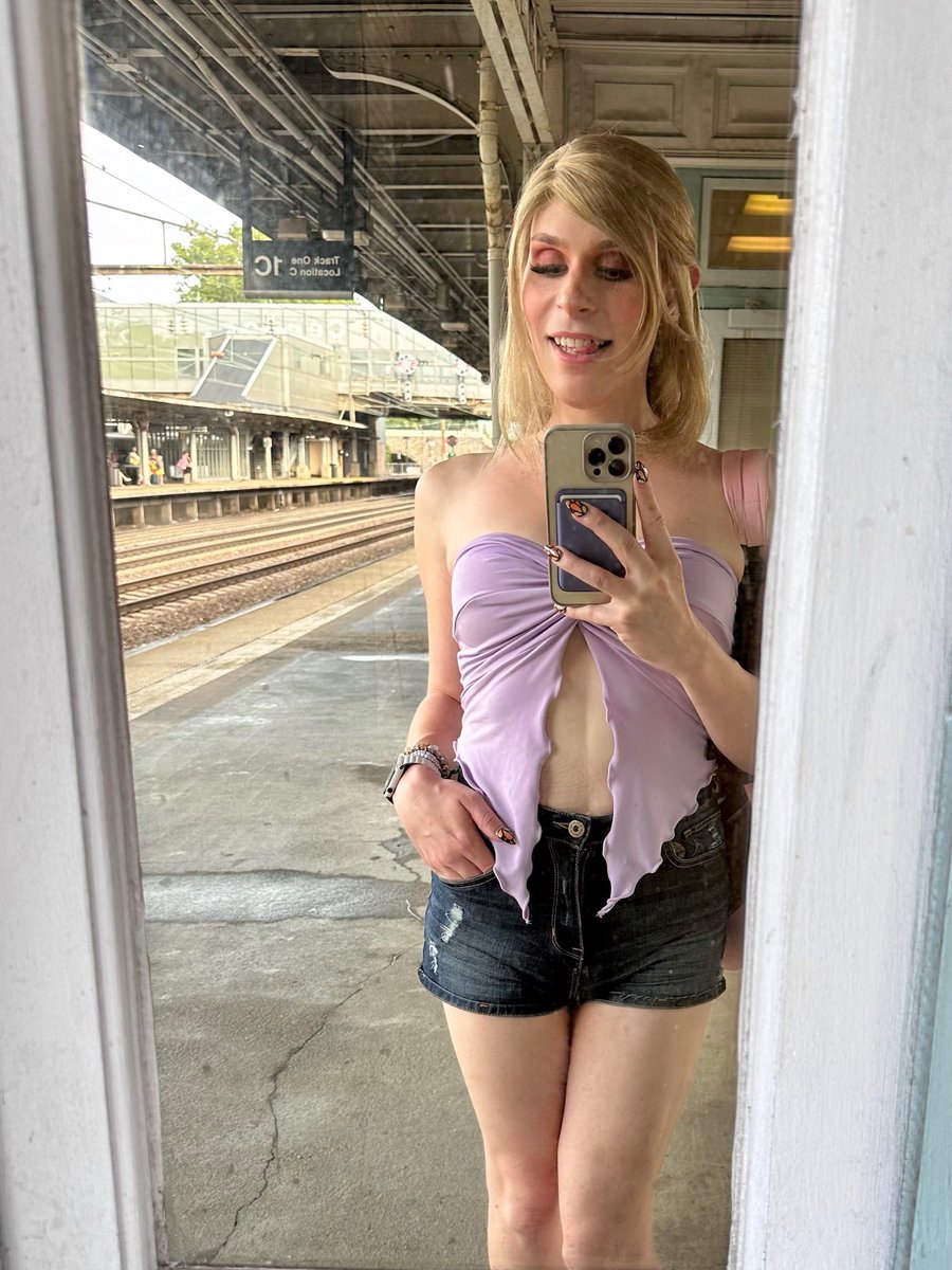 GoldenChaos's tweet photo. I started hormones at 32 and just turned 35. I think it worked out pretty good :) https://t.co/yqTc6Qmv0T
