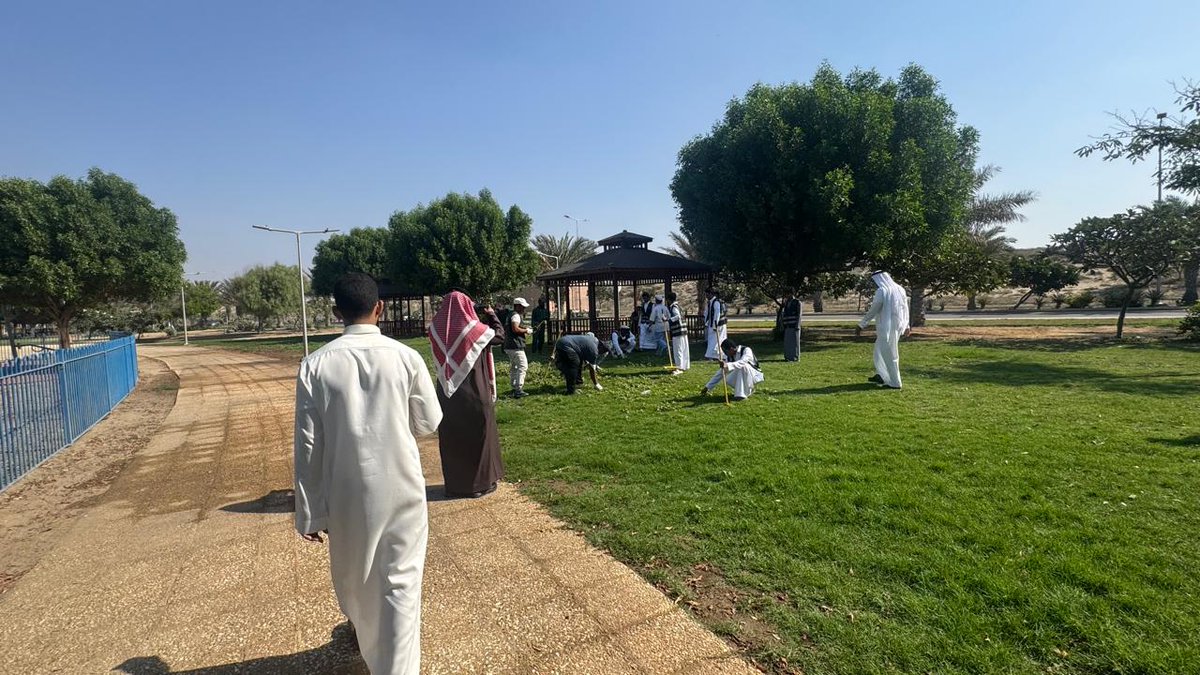 CDAMASLIYA's tweet photo. شاركت الفرقة التطوعية بجمعية التنمية الأهلية بمسلية فرع وزارة البيئه والمياه والزراعه بمحافظة بيش صباح اليوم الخميس  الموافق ١٠-٦-١٤٤٦هـ مبادرة تنظيف كورنيش بيش الشمالي (لنكن قدوة) بمشاركة مجتمعية مع بلدية بيش وبعض الجهات واللجان التطوعية والمركز الوطني لتنمية الغطاء النباتي https://t.co/dT0ee9Byvl