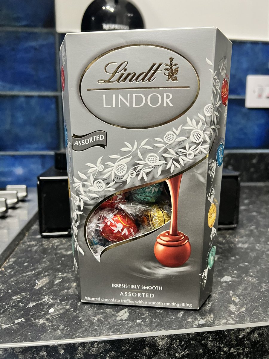 pharmtechJT's tweet photo. First box of chocolates from a patient since working in #primarycare #PCN must be doing something right, and on the day of my appraisal! 🥰 https://t.co/kmnn8Y1Huy