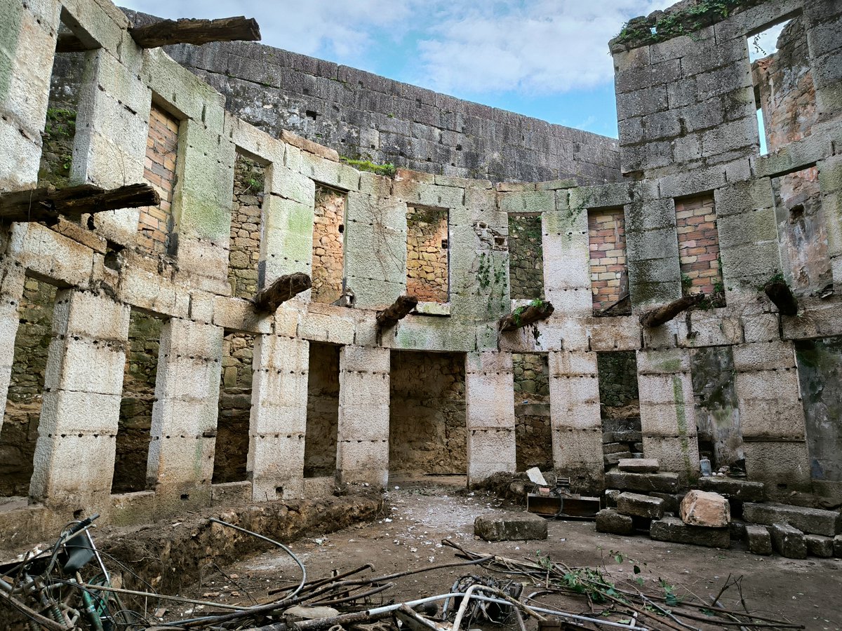 Un espectáculo o Teatro Principal de Tui
A súa ruina impresiona de forma extraordinaria pola complexidade da súa estrutura pétrea

O proxecto de rehabilitación vai estar condicionado polo potente que son os seus paramentos e por suposto as impresionantes vistas do Miño