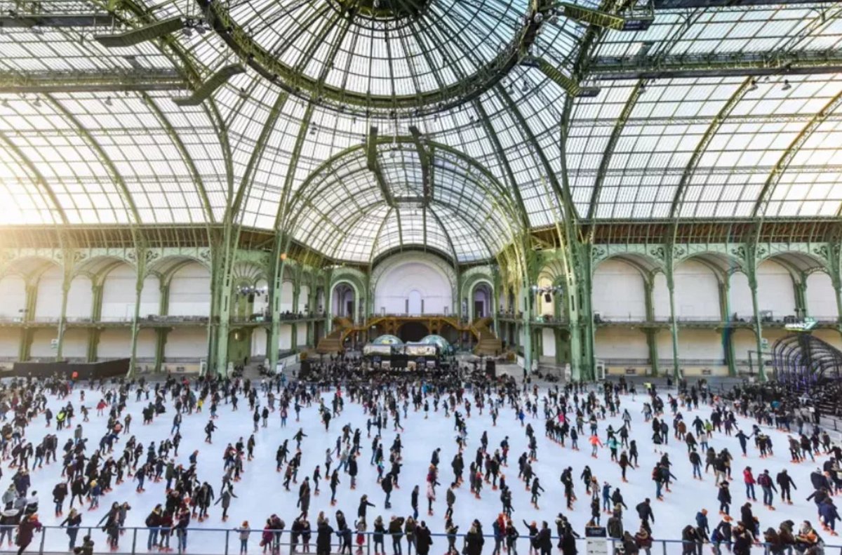 Juhu, sie ist zurück: die schönste Eislauffläche von ganz #Paris! Nachdem „Grand Palais des Glaces“  könnt ihr ab 14. Dezember wieder herrlich (Disco-) Eistanzen an diesem magischen Ort nahe den Champs-Elysées. Mehr am: bit.ly/GrPalais
