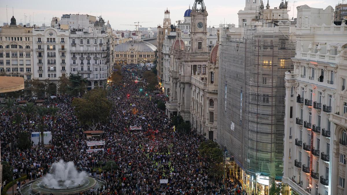 Vik_Hipe's tweet photo. @carlos_mazon_ La única propuesta válida y aprobada por unanimidad es la que el pueblo valenciano ya ha presentado dos veces: tu dimisión e ingreso en prisión. https://t.co/F7Jr3ccksY