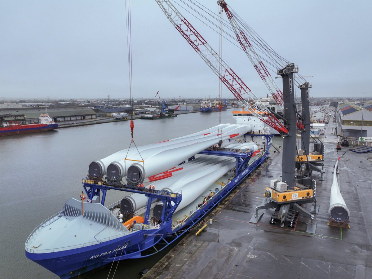 Parc éolien en mer des Îles d’Yeu et de Noirmoutier : les pales sont arrivées - Étape majeure dans la construction du parc éolien en mer des Îles d’Yeu et de Noirmoutier.... journal-eolien.org/les-actus/parc… #EnR #Eolien @nantesport
