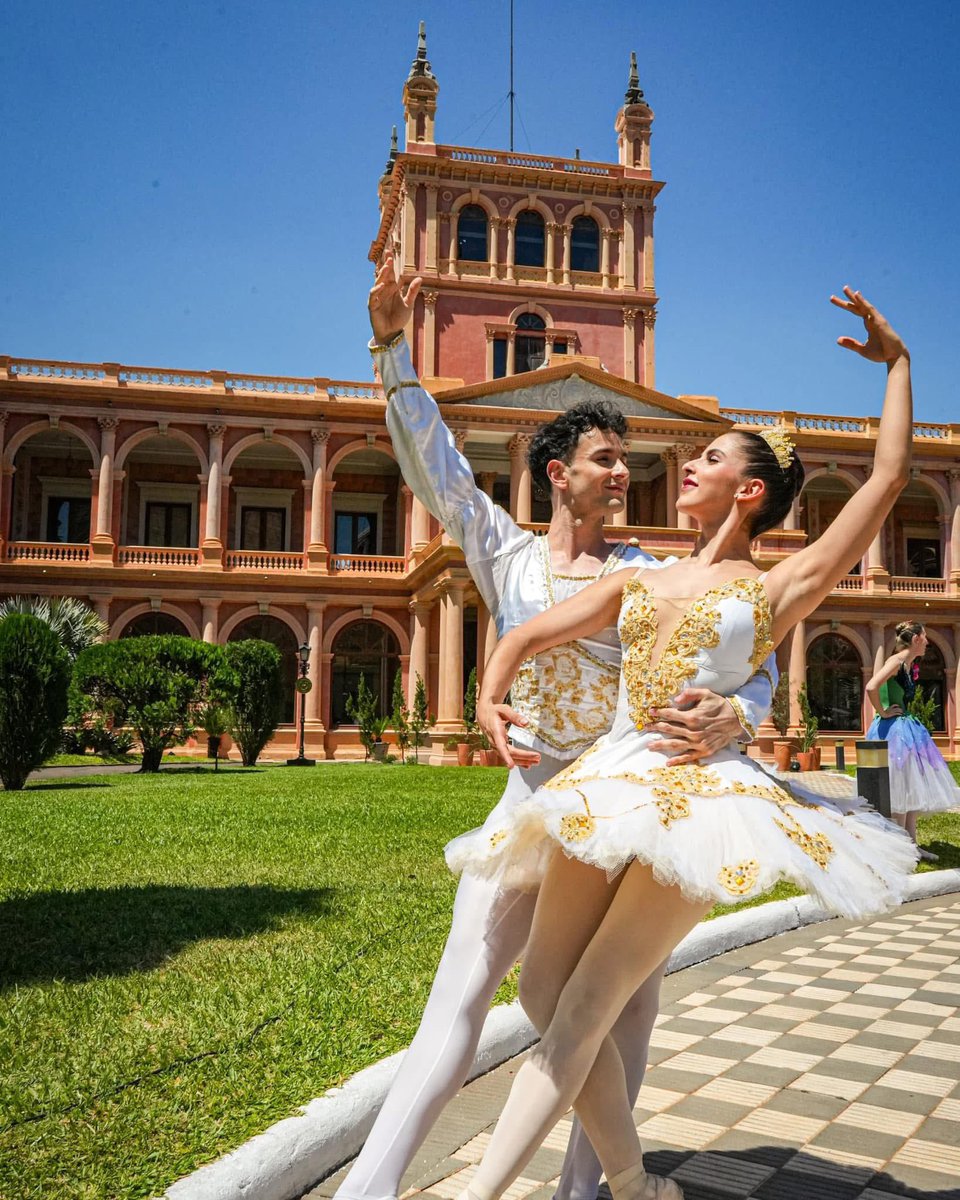 ¿Ya tenés planes para este sábado?
Te dejamos una buenísima opción💃 

✨Cascanueces✨ 

📅 14 de diciembre
⏰ 20:00 horas
📍 Palacio de López
🎟️ Entrada libre y gratuita

🤩El Cascanueces de Piotr Tchaikovsky es la obra más navideña del ballet clásico.
