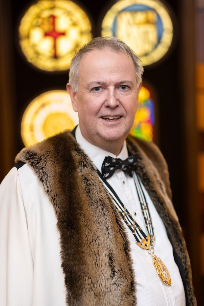 WorshipGlaziers's tweet photo. on 28 November we were pleased to welcome the new Upper Warden, Tim McNally CC, and the new Renter Warden, Helen Whittaker MBE. https://t.co/GScWqjGnFZ