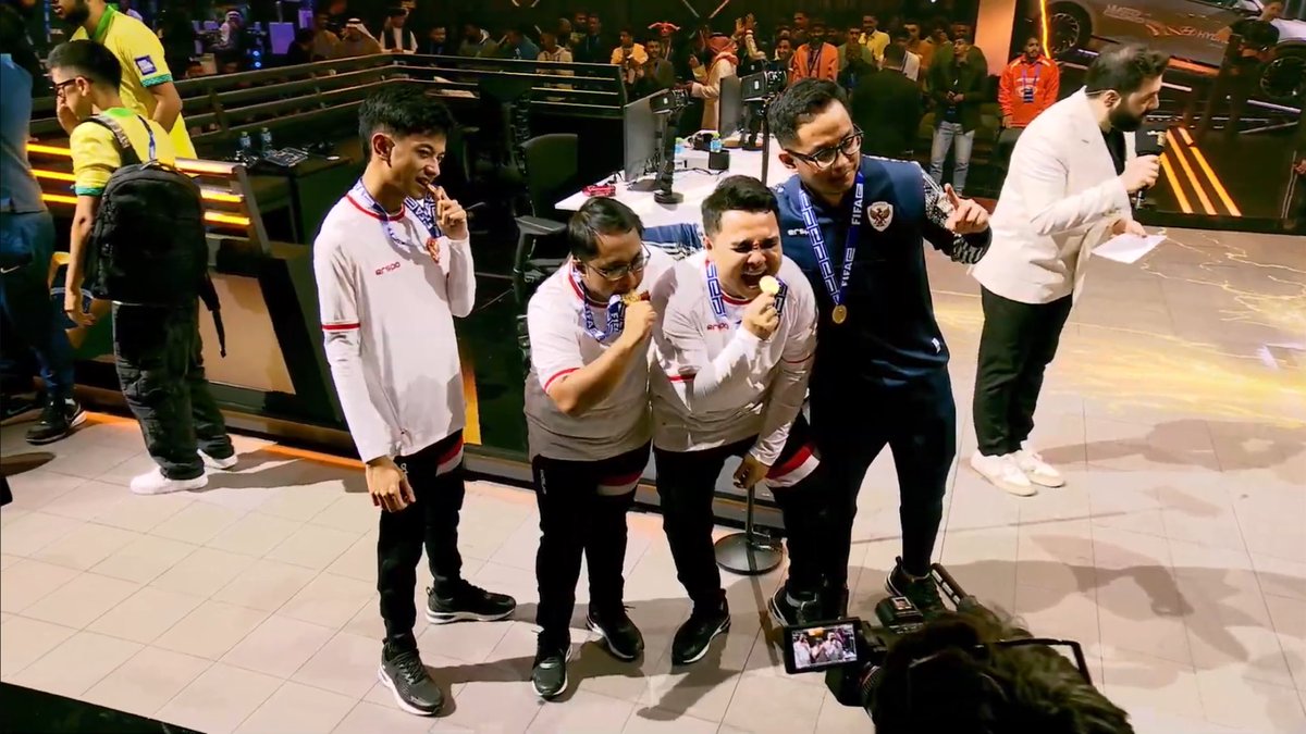virtualballers's tweet photo. eAsian Cup 2024 Champions ✅
FIFAe World Cup of eFootball 2024 Champions ✅

Mission completed!

INDONESIA RESMI MENAMATKAN EFOOTBALL! 🏆🇮🇩🔥 https://t.co/BRu5f3Ejp2