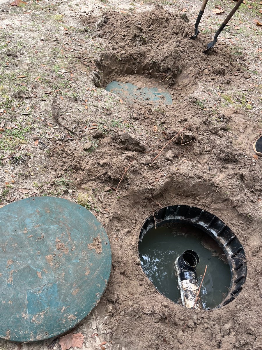 checkuppropert1's tweet photo. Don't overlook your septic tank! Regular inspections can save you from costly repairs and unexpected surprises. 🏠 #SepticTankCare #HomeInspection #PreventativeMaintenance #HealthyHome #PropertyInspection #Homeownership 

https://t.co/OzeDOmlcxf https://t.co/Hzkqo2rFUv