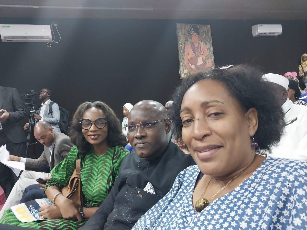 embacubasen's tweet image. Mme l&apos;Ambassadeur @maydolis_sosa participe à la journée dédiée à la Chambre de commerce, d&apos;industrie et d&apos;agriculture CCIAD, dans le cadre de la 32ème #FIDAK

Elle y a échangé avec SE Babacar Sane Ba directeur de la DPPEC du @MiaaeSenegal, et visité l&apos;exposition. 

#50CubaSenegal