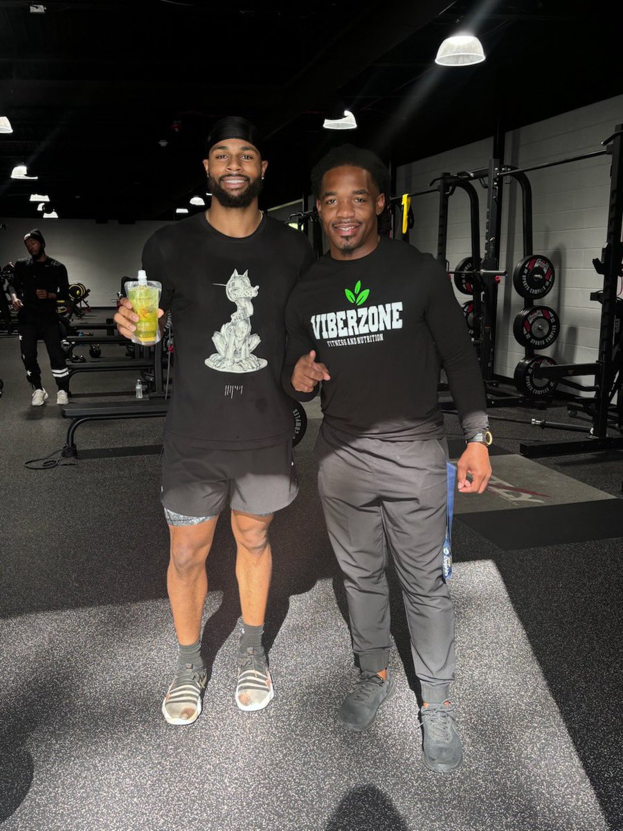 Viberzone21's tweet photo. Fueling Athletes with the freshest Organic Sports Drink on the Market.

Alkaline Recharge 🍍🍉🌴🔋

100% Natural
No GMO
No Added Sugars
Helps get rid of inflammation and naturally boost energy levels.

#viberzone #nutrition #organic #sports #nfl #nba #MLB https://t.co/XB9xR4EzNZ