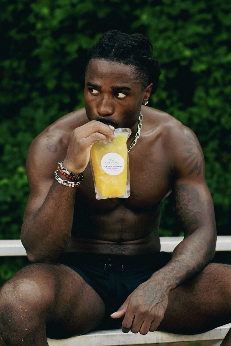 Viberzone21's tweet photo. Fueling Athletes with the freshest Organic Sports Drink on the Market.

Alkaline Recharge 🍍🍉🌴🔋

100% Natural
No GMO
No Added Sugars
Helps get rid of inflammation and naturally boost energy levels.

#viberzone #nutrition #organic #sports #nfl #nba #MLB https://t.co/XB9xR4EzNZ