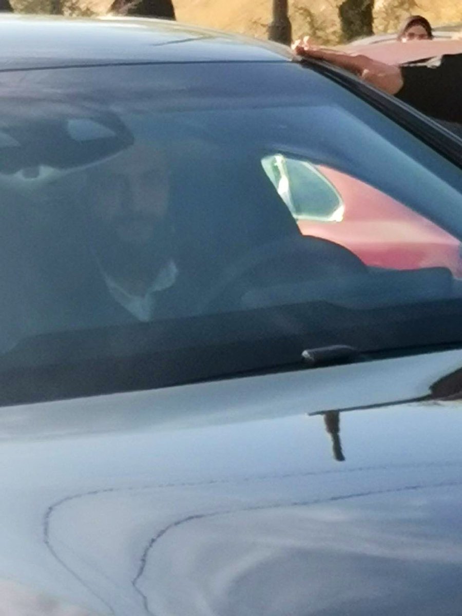tanerce's tweet photo. İbrahim Kalın’ın Emevî Câmii ziyaretinde, makam arabasını Colani sürüyor dediklerinde latîfe yapıyorlar sanmıştım. Gerçekten de İbrahim Kalın’ın makam arabasını Colani sürüyormuş. İyi ki nasîpsiz, gudubet, hazımsız muhâlif ve Râfızînin değilmişim; yoksa hasedimden ölürdüm. https://t.co/lzN6jQ9HGA