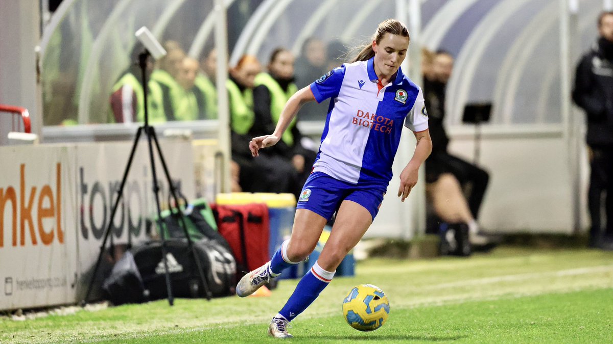 RoversWFC's tweet photo. Making a difference at both ends of the pitch last night🔥

Two assists for Niamh Murphy at wing-back 🅰️

A penalty save in the second half for Poppy Soper🧤

#Rovers 🔵⚪️ https://t.co/eKEASNyaHH