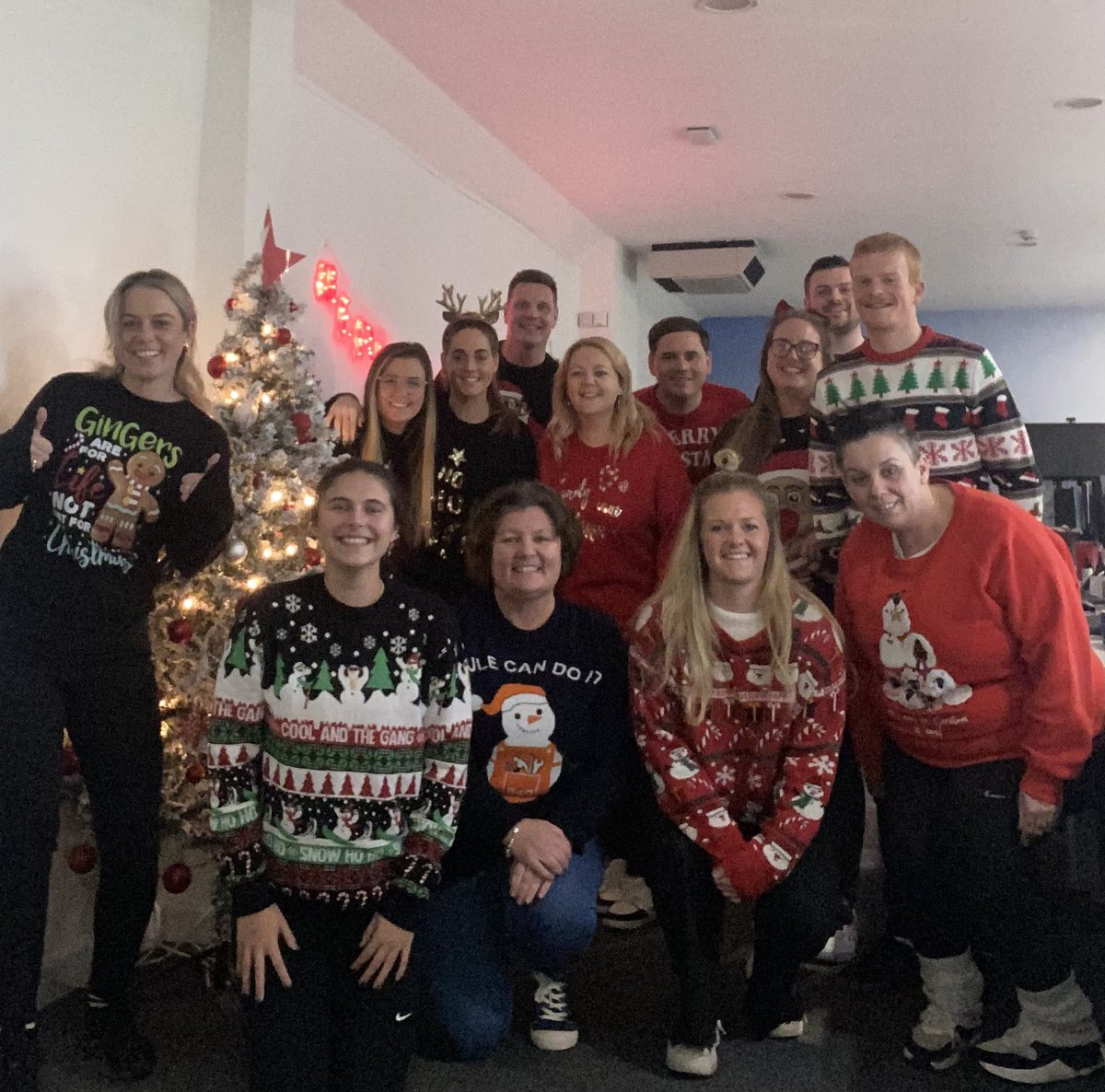 The team have swapped sports wear for  festive flair to celebrate national #ChristmasJumperDay and raise money for a great cause. #FeelingFestive
#YuleCanDoIt 🎄☃️❄️