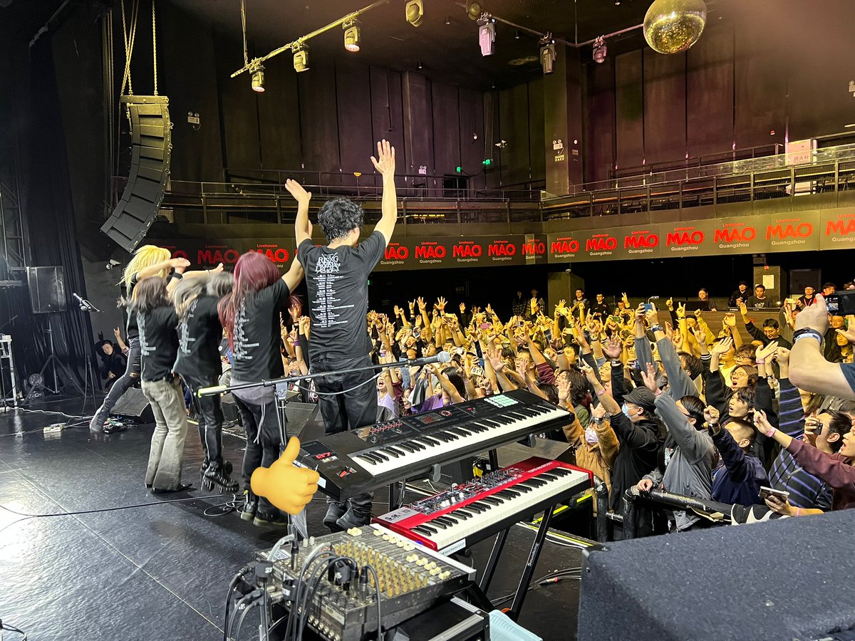 GALNERYUSOFFIC2's tweet photo. GALNERYUS、広州新古典金属公演終了致しました‼️圧倒的な盛り上がりを見せて下さった皆様、心から感謝します！

とてもとても盛り上がりましたね！終演後ミートアンドグリートも遅くまで並んで下さってありがとうございました🤘🏻

明後日は北京公演‼️ https://t.co/CueGPnPKDg
