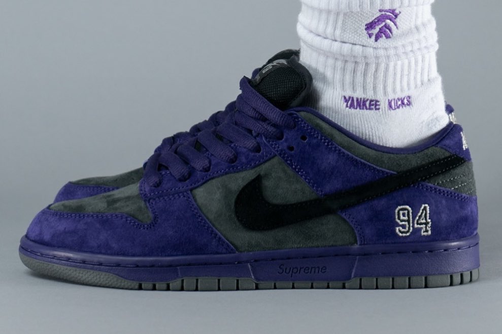 SoleRetriever's tweet photo. ON-FEET: Supreme x Nike SB Dunk Low “Ink”

🗓️ Spring 2025
📝 HQ8487-500
💵 $110
📷 @Yankeekicks https://t.co/5cCKL5Slou