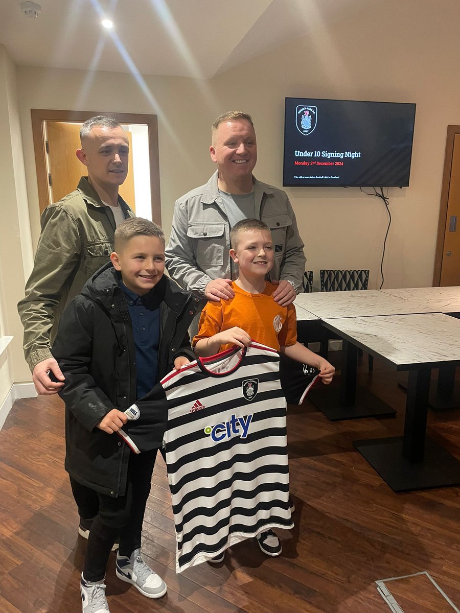 ThornAthleticFC's tweet photo. 𝙂𝙊𝙊𝘿 𝙇𝙐𝘾𝙆 𝙏𝙃𝙊𝙍𝙉 𝘽𝙊𝙔𝙎 ||

Delighted four of our 2015s have opportunities to continue their development at Killie and Queen's Park 🤝

Ricco Donnelly and Austin McEnhill joined the Rugby Park side, Jaxon O'Brien and Lucas McCay put pen to paper with the Spiders 🕷💙