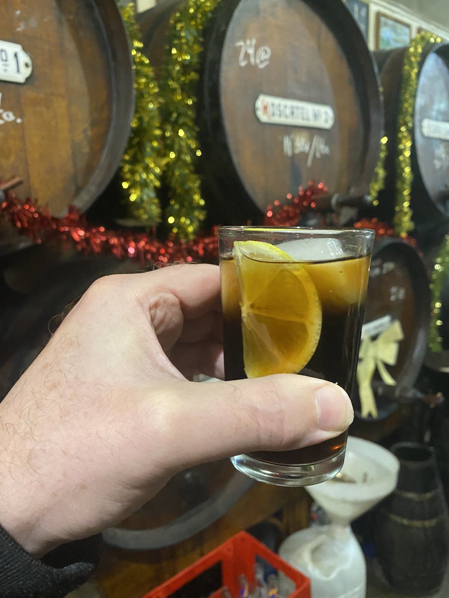 RenoirGuides's tweet photo. #malaga #malagacity #malagawines 

Good start to the weekend at the old favourite Antigua Casa de Guardia @acasadeguardia 
#vermouth #seco #pagarete #pedroximenez https://t.co/kh3rQbjEDQ