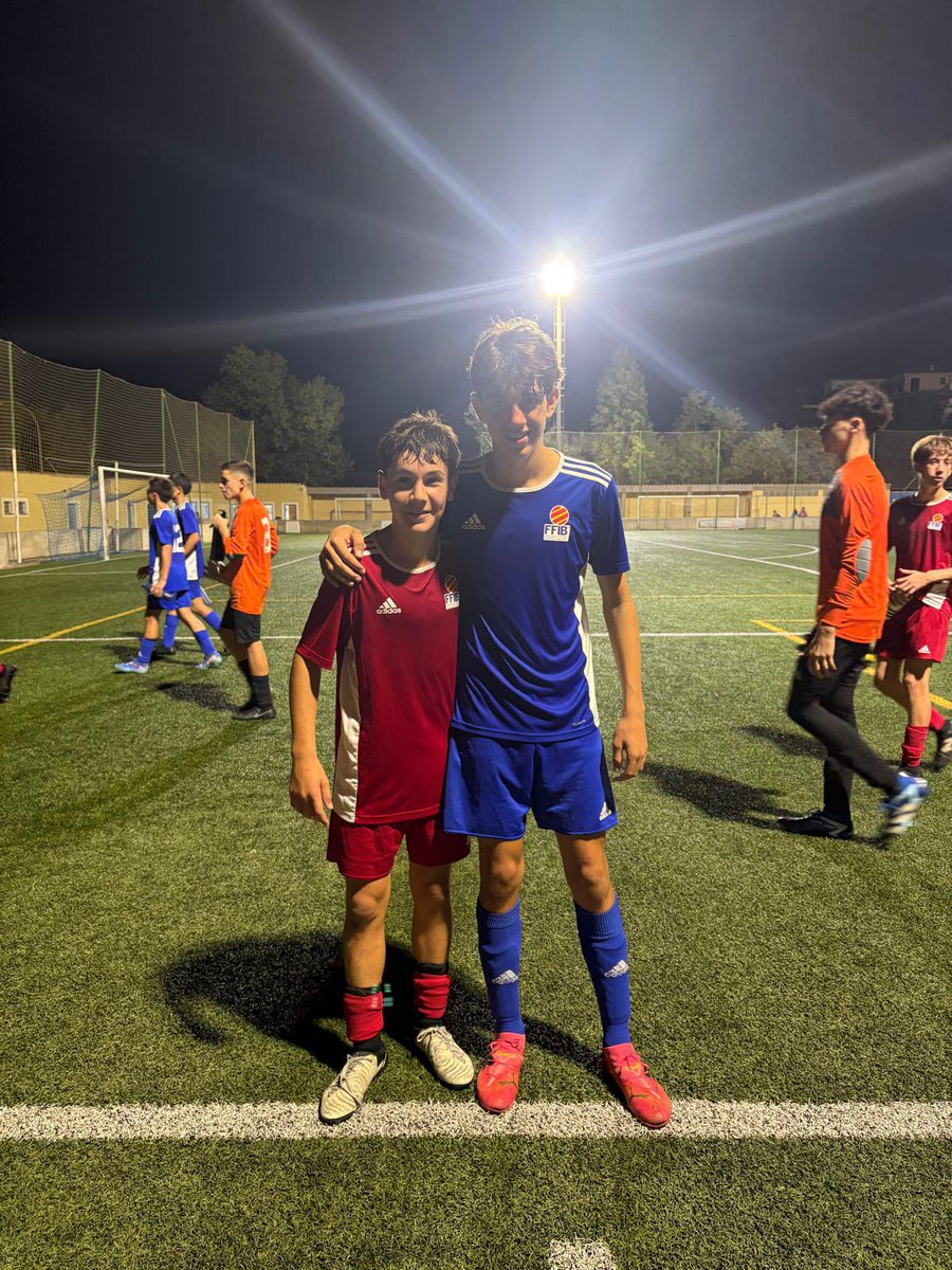 CEConstancia's tweet photo. 🆙 Els jugadors Jaume Muñoz i Miquel Seguí de  l’infantil A van anar convocats amb la selecció balear comarcal @FFIB_oficial 

💪🏽 Gerard Mairata també va anar convocat amb la selecció sub-14.

Enhorabona i a seguir aprenent!

⚽️🤍🖤 

#JoMhiSum https://t.co/N3l3rJrL9P