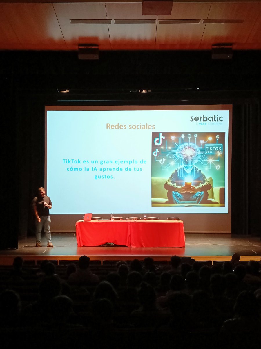 IES_Ribera's tweet photo. Esta mañana nuestros alumnos de informática y electrónica de
FP han asistido a la I Jornada sobre IA #riberAl avanzando en el conocimiento de los usos y beneficios de la IA #yosoyfp #serbatic #uva #horse #cartif https://t.co/57Z1GXVwTe