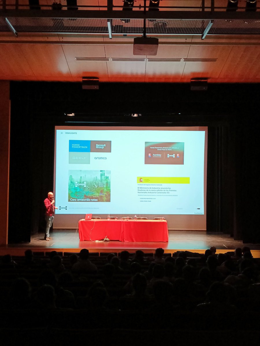 IES_Ribera's tweet photo. Esta mañana nuestros alumnos de informática y electrónica de
FP han asistido a la I Jornada sobre IA #riberAl avanzando en el conocimiento de los usos y beneficios de la IA #yosoyfp #serbatic #uva #horse #cartif https://t.co/57Z1GXVwTe