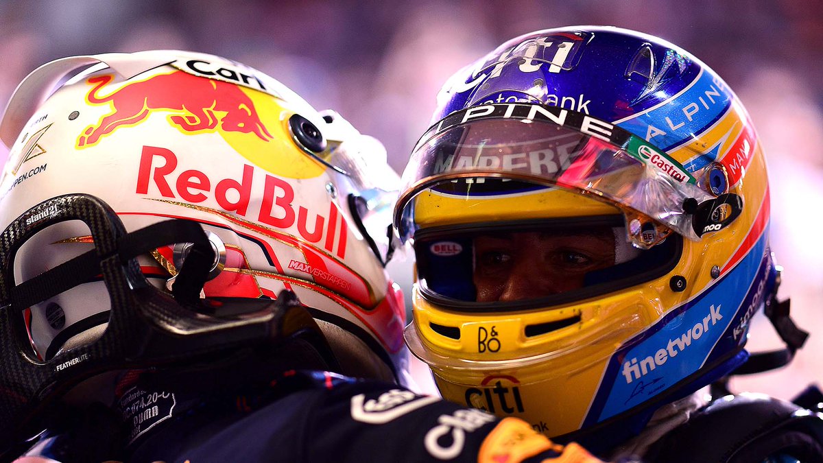 redbullracing's tweet photo. World Championship winning hugs 🫂

#F1 || @Max33Verstappen 🦁 https://t.co/B3IuCtlnls