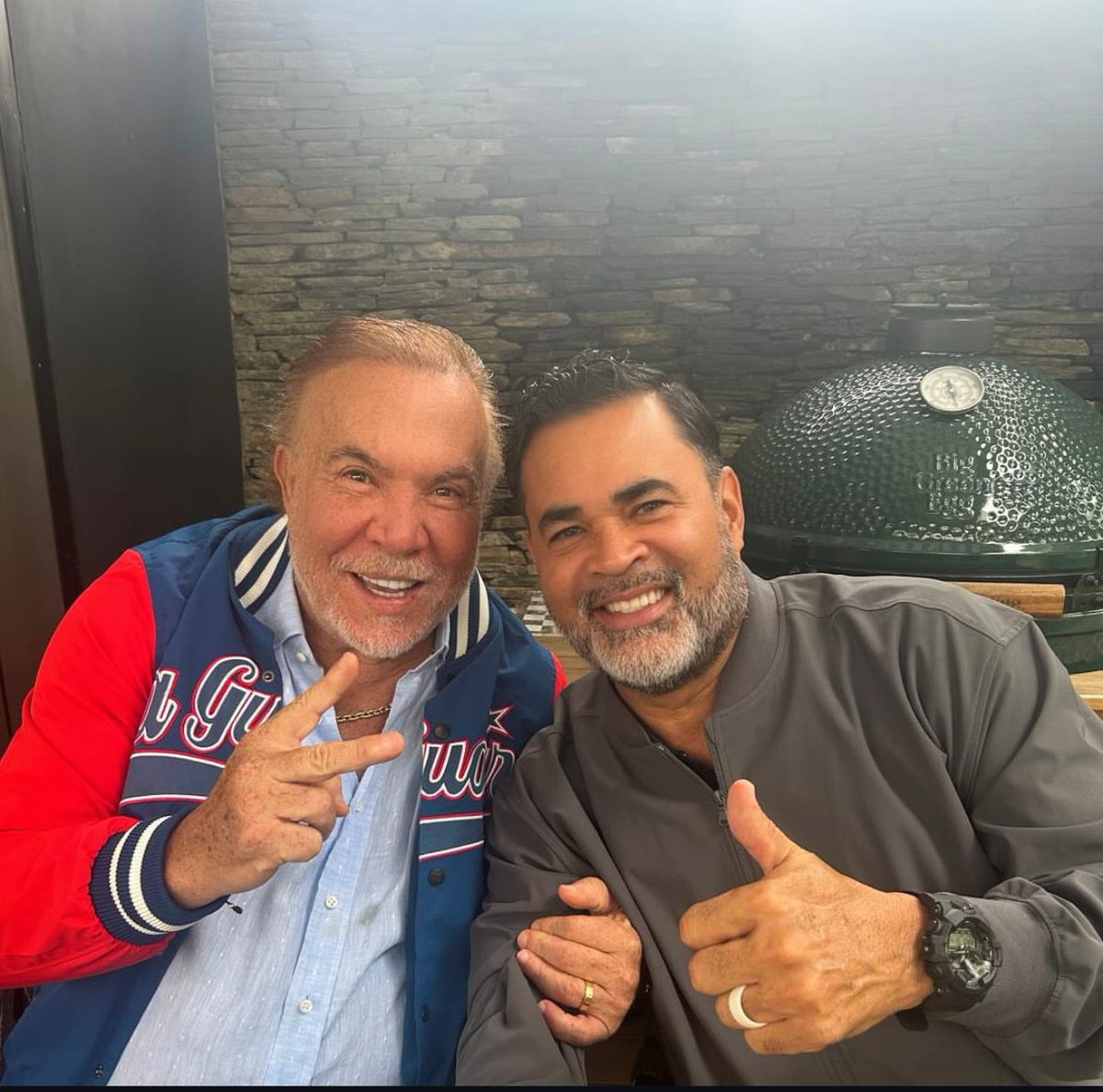 TiburonesReport's tweet photo. Confirmado, Oswaldo Guillén SIGUE con Tiburones.🦈

#TiburonesReport https://t.co/BduSxENofY