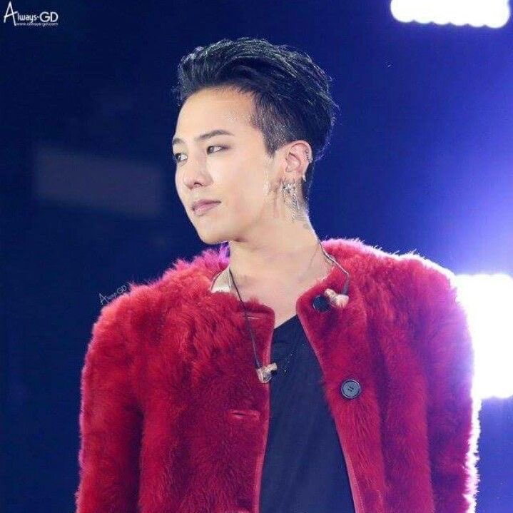onlyjiyong_818's tweet photo. 근데 진짜 어떻게 사람 얼굴형이 이러지 https://t.co/9Gswpvy36n
