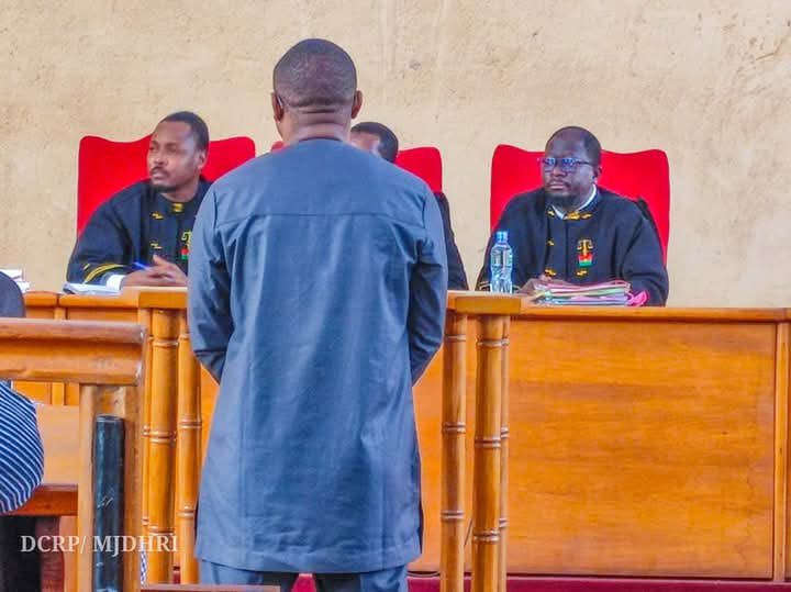 marcus_herve's tweet photo. 🛑 Burkina Faso 🇧🇫- The trial of those who embezzled public funds is still ongoing. 

The individuals who embezzled more than 3 billion CFA francs ($5M) is still ongoing. The fat guy is the mastermind behind all this embezzlement, because he was the one who imitated the signatures of his superiors to cash out the checks. His name is Amidou Tiegnan. 

The woman and those sitting next to him are the accomplices. The man standing in front of the tribunal is their superior, Mr Ye Yake Camille. 

Here’s what Mr Ye said in court this morning: 

“I started work on March 7, 2023... I filed a complaint against TIEGNAN for signature theft, for forgery and use of forgery.... I do not acknowledge having given a specimen of my signature to TIEGNAN,” he said. 

“In November 2023, I expressed the need for staff to replace TIEGNAN because I noticed shortcomings...I made arrangements so that TIEGNAN's account does not have a certain threshold.”

Mr Ye added, “I estimate the shortfall in irregular cash outflows at 3,166,000,000 CFA francs ($5M). This sum should be in TIEGNAN's account, but I only found 600,000,000 CFA francs ($960k).”

Mr Ye continued, “From January to September 2024, TIEGNAN issued checks worth 1,880,000,000 CFA francs ($3M) in his own name.” 

TIEGNAN rejects this statement, maintaining that the latter gave him a specimen of his signature for use if necessary. 

So, the trial is still ongoing!
