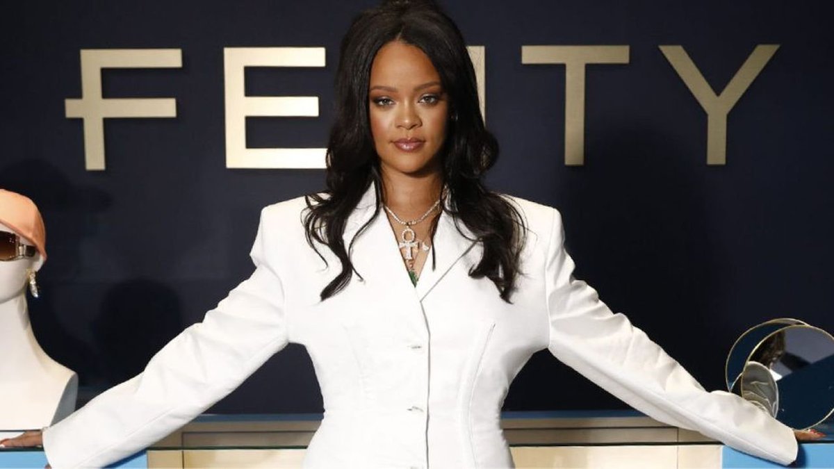 Ben_escrito's tweet photo. Todavía no me lo puedo creer!  

Rihanna tiene un patrimonio de 1,4 mil millones de dólares, pero…  

Solo el 5 % de esa cantidad proviene de su carrera musical.  

Esto es lo que hace cuando no está cantando al micrófono... https://t.co/IeNOyRsYVc