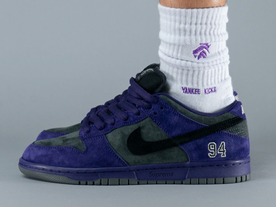 KicksFinder's tweet photo. ON FOOT LOOK: Supreme x Nike SB Dunk Low “Ink/Black” 🪻 

🗓️ May 2025
📝 HQ8487-500 (MENS)
💰 $135 USD
📸 IG: yankeekicks 
💵COP OR 🚮DROP? https://t.co/E8tfTWuEwq