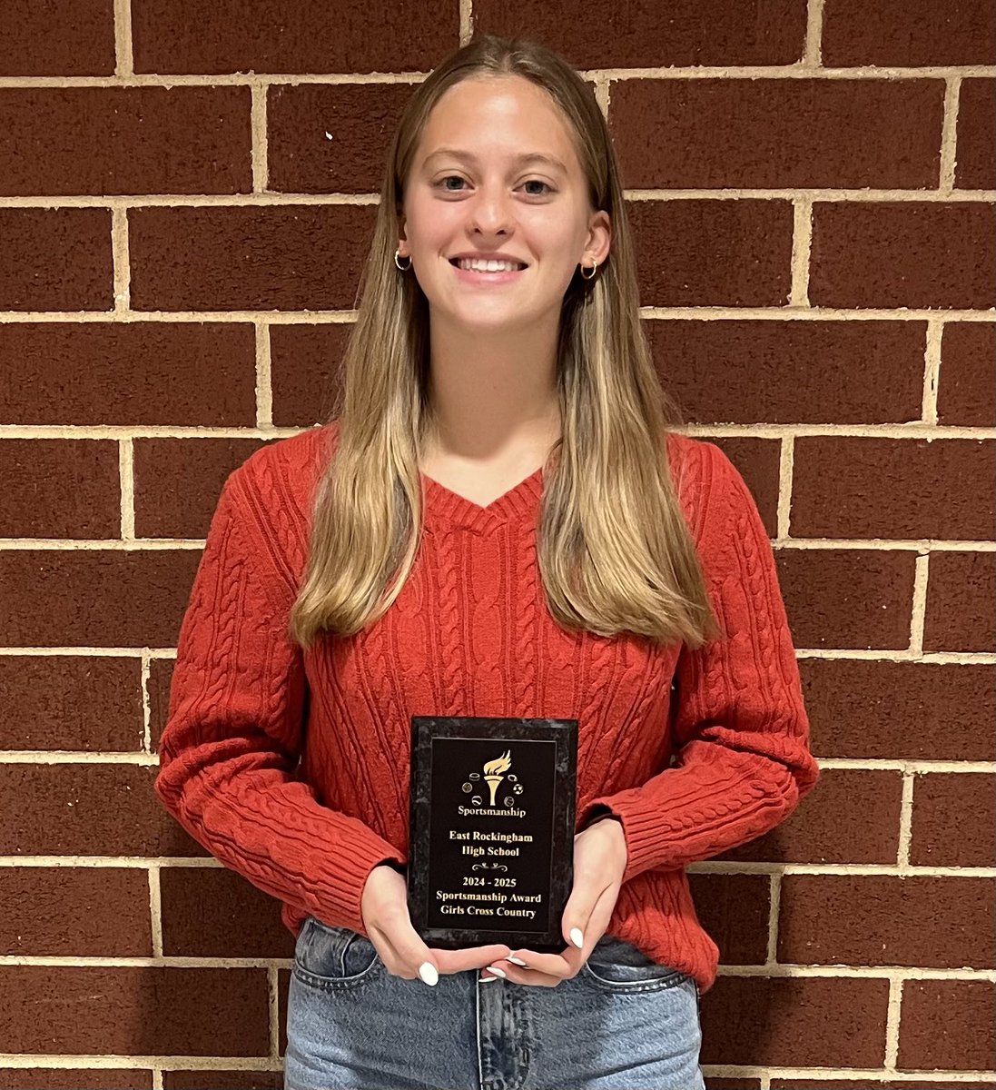 erhs_track's tweet photo. Congratulations to our end of season award winners for Cross Country!
Boys MVP: Hayden Fox
Girls MVP: Nia Dove
Boys Sportsmanship: Cael Sullivan
Girls sportsmanship: Shanna Robertson https://t.co/JLC7DW7ZUG