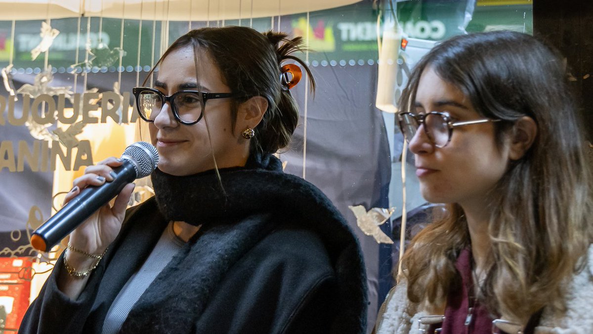 LCI_Barcelona's tweet photo. 🎄 Un año más participamos en "#ElsLlumsDeNadal il·luminen el comerç", iniciativa de @BCD_barcelona y @bcn_ajuntament.

✨ Alumnxs de 2º de Interiores han diseñado los escaparates de las tiendas Drac de Llum (p.º Maragall, 120) y Món Animal (c/ Foneria, 43-45).

👏 ¡Enhorabuena! https://t.co/aZzFsPwMI4