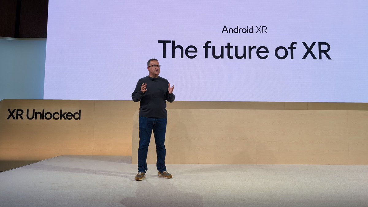 shiblee's tweet photo. It's been too long since I've shared a glimpse into the amazing work we're doing at @Google! It was an incredible opportunity to collaborate with my talented and passionate team, bringing cutting-edge #AR and #XR technology to the forefront. https://t.co/yTkZwf7Fv7