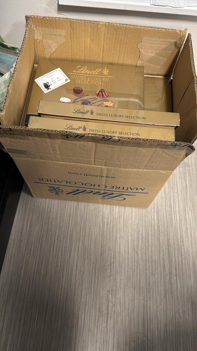 Huma Naqvi (on blue sky too) (@doc_hnaqvi) on Twitter photo the 📦 isn’t the most attractive but hopefully enough 💝for our 1st group of resident doctors from the consultant T&O body <a href="/SWBHnhs/">SWB NHS Trust</a>💙
The FY1s survived their 1st rotation with a 😊 & connected well
moved to a new hospital & managed so well with the SHOs
a big🙏🏾 from us all😍🎄 the 📦 isn’t the most attractive but hopefully enough 💝for our 1st group of resident doctors from the consultant T&O body <a href="/SWBHnhs/">SWB NHS Trust</a>💙
The FY1s survived their 1st rotation with a 😊 & connected well
moved to a new hospital & managed so well with the SHOs
a big🙏🏾 from us all😍🎄