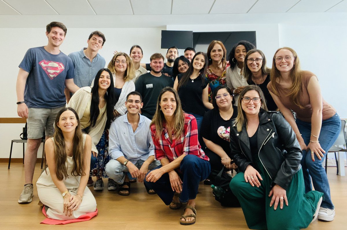 Se fue un año mas
✅Con estudiantes de la Maestría en Psicoterapia cognitiva de adultos y familias de @ucuoficial.
Una maestría que te prepara para trabajar.

✅2025 además sumamos Maestría Psicoterapia cognitiva de niños y familia.

Seguimos trabajando para la salud mental  🇺🇾