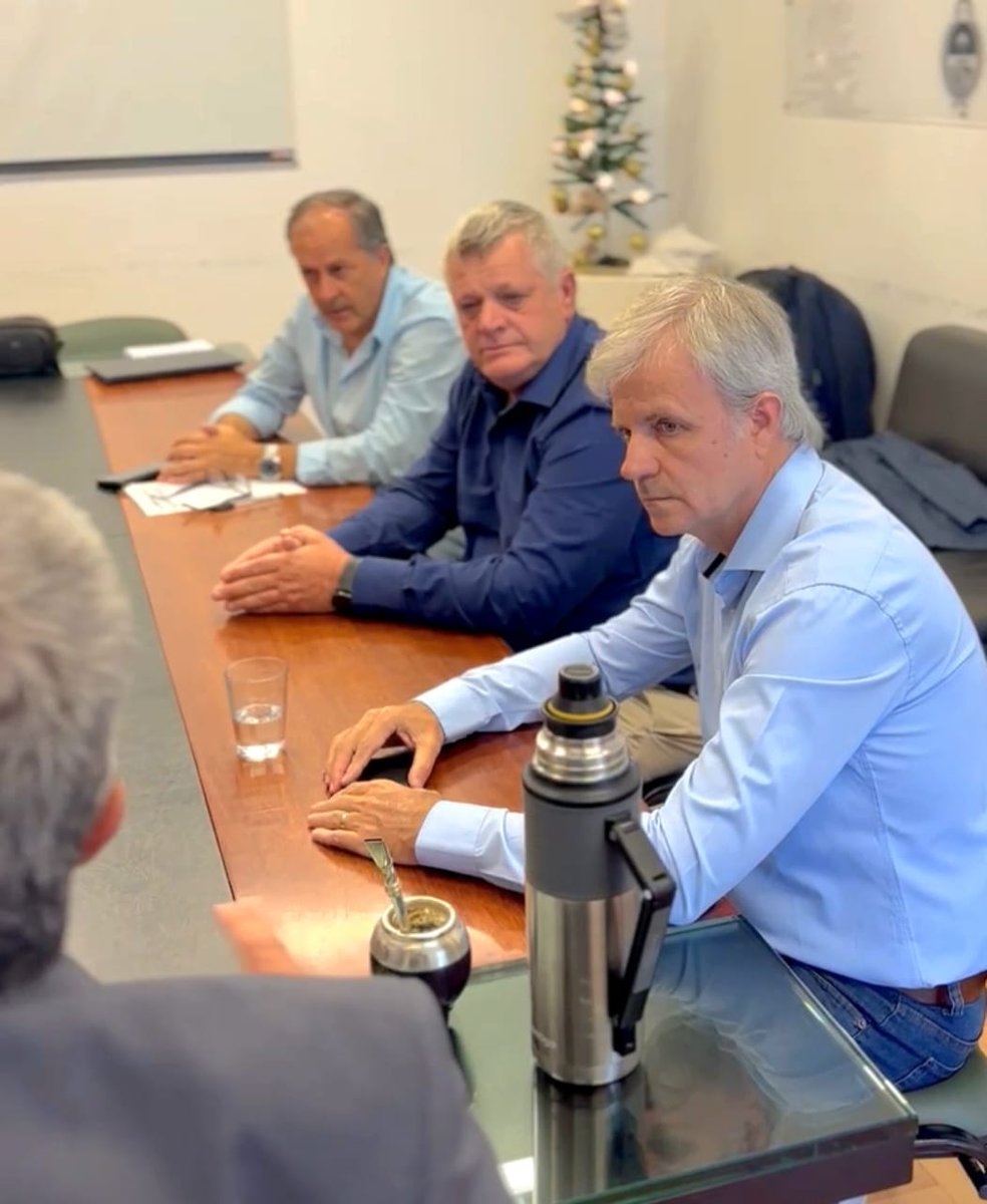 aapalgodoneros's tweet photo. Nos reunimos con el Ministro de Producción de la Provincia del Chaco, en donde acordamos una agenda de trabajo para resolver la problemática de la aplicación de hormonales en la provincia. https://t.co/L3ZcZXX78R