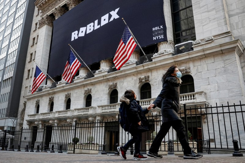 Street_Insider's tweet photo. HSBC starts Roblox $RBLX at Buy amid improving economics, growing market potential
https://t.co/auYr8bvdbK https://t.co/jBsasyudwW