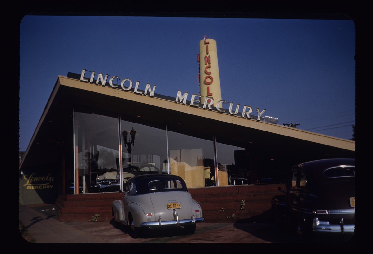Tower Motors/Lincoln Mercury Showroom, Glendale (John Lautner, 1947-48)
photo: Dr. Block Color Productions