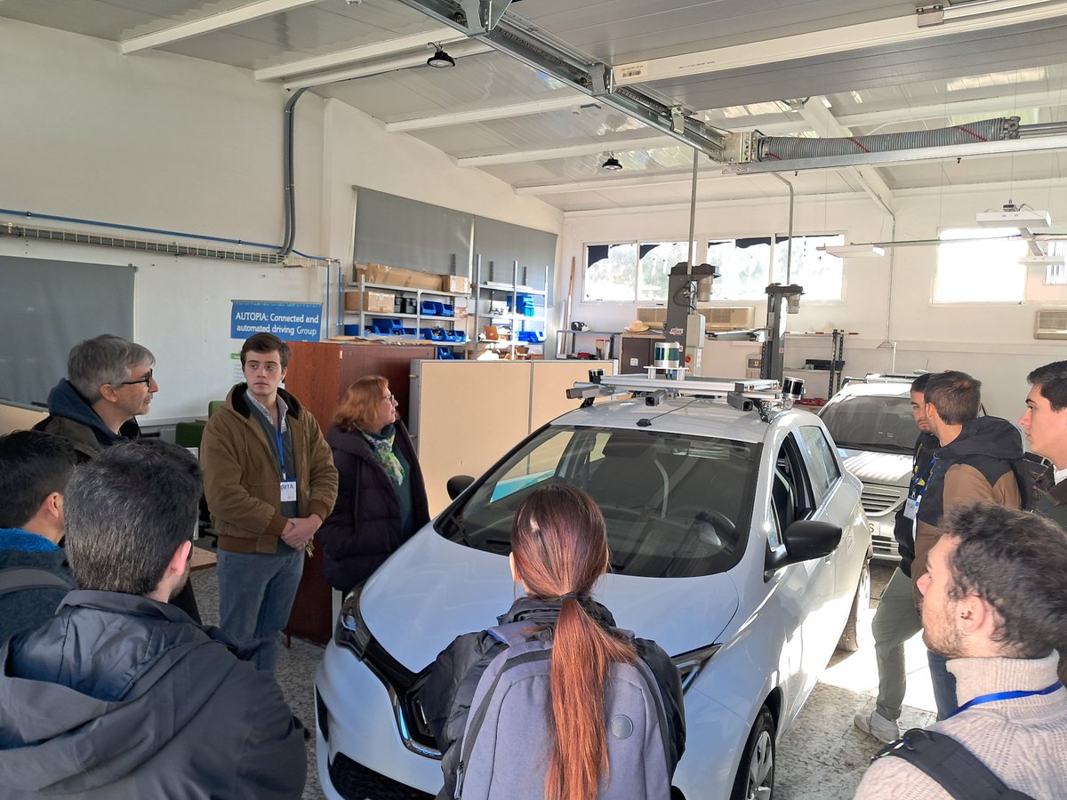 expertoAP_upm's tweet photo. Hoy los alumnos del Máster en Agricultura de Precisión de @etsiaab @La_UPM han disfrutado de la vista al @CARobotica_ y conocido múltiples aplicaciones a la agricultura, ambiente y sociedad. Muchas gracias a Ángela Ribeiro y todo el equipo del CAR Arganda https://t.co/6fjP1BIG4y