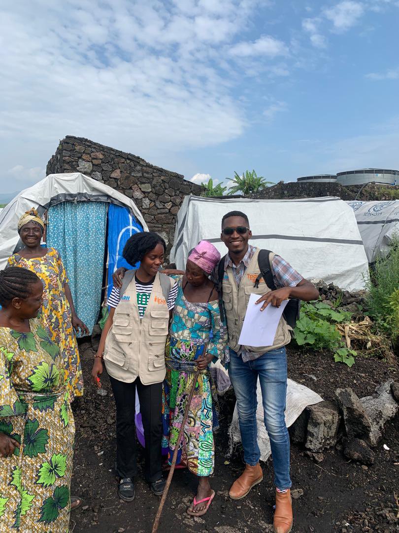 Mugisho_victor's tweet photo. De moments de joie que nous partageons avec les survivants de guerre dans le camps de #Bulongo.I
Au delà de la sensibilisation, cette dame ému par notre action a demandé une photo d’ensemble.
Quelle joie👏❤️partagée!
#Thanks
#Yarhdrc
#Ipasdrc
#Mashujaa https://t.co/wbYWsAQ9xm