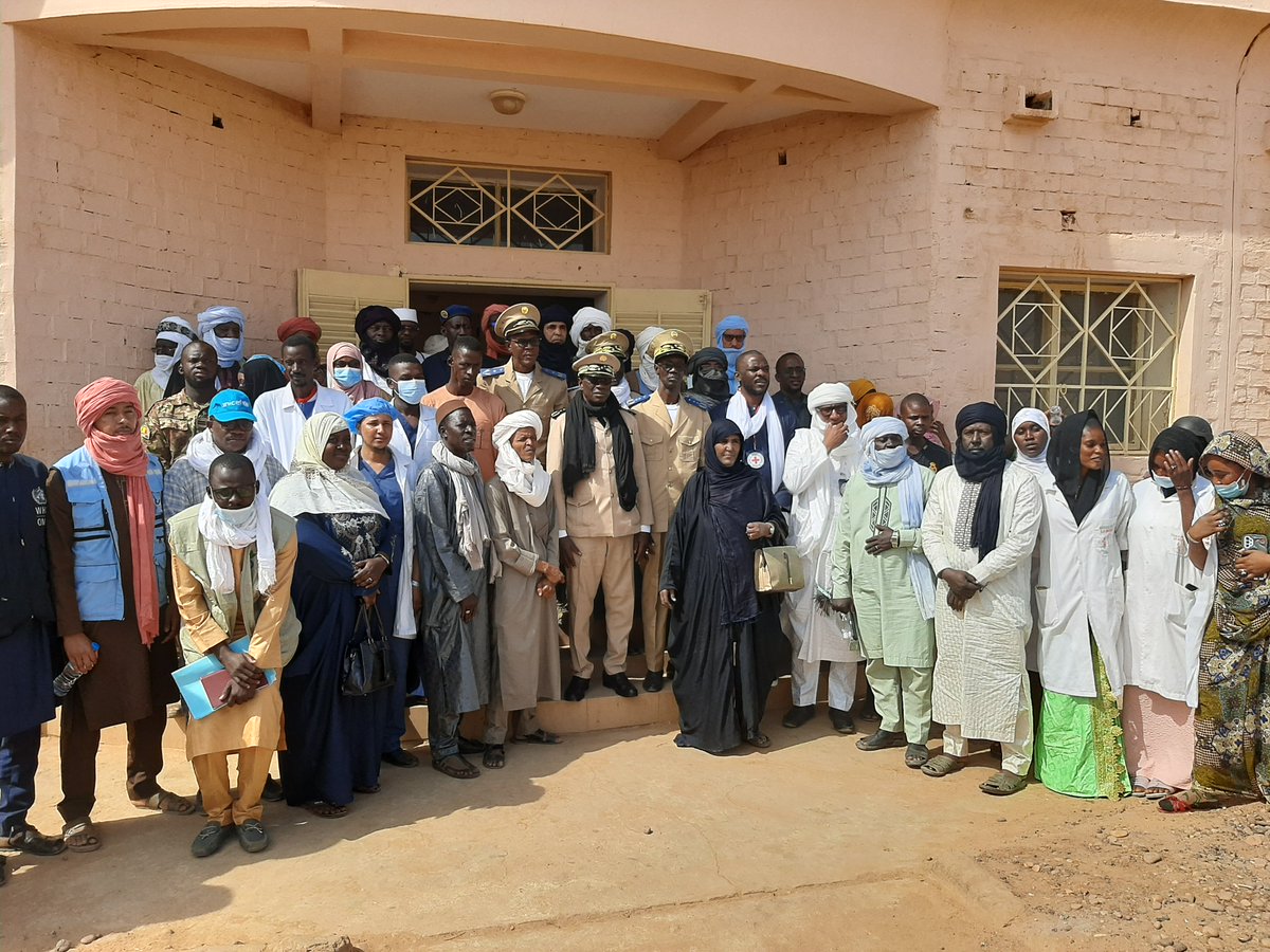 CICR_Mali's tweet photo. #Ménaka: le centre de santé de réf. #CSREF vient d'être doté par le @CICR_Mali, d'un système d’énergie solaire visant à améliorer l'accès à l'électricité & renforcer les services de santé.
La cérémonie a été aussi couronnée par la remise de la dotation mensuelle de médicaments 💊 https://t.co/22ZYgCfhH9
