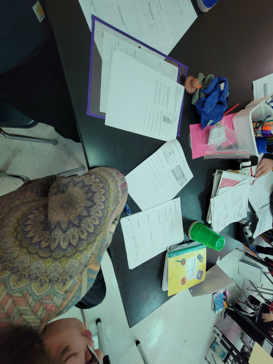 adrianenew's tweet photo. @BinghamBears Collaborative Study Groups in process! Today: guiding students through the process. Lots of chunking and ✔️ for understanding. Tomorrow: releasing students to complete a CSG with their groups. #isdAVID #bearsrising #reflectingonlearning https://t.co/oIUa1nv4Qb