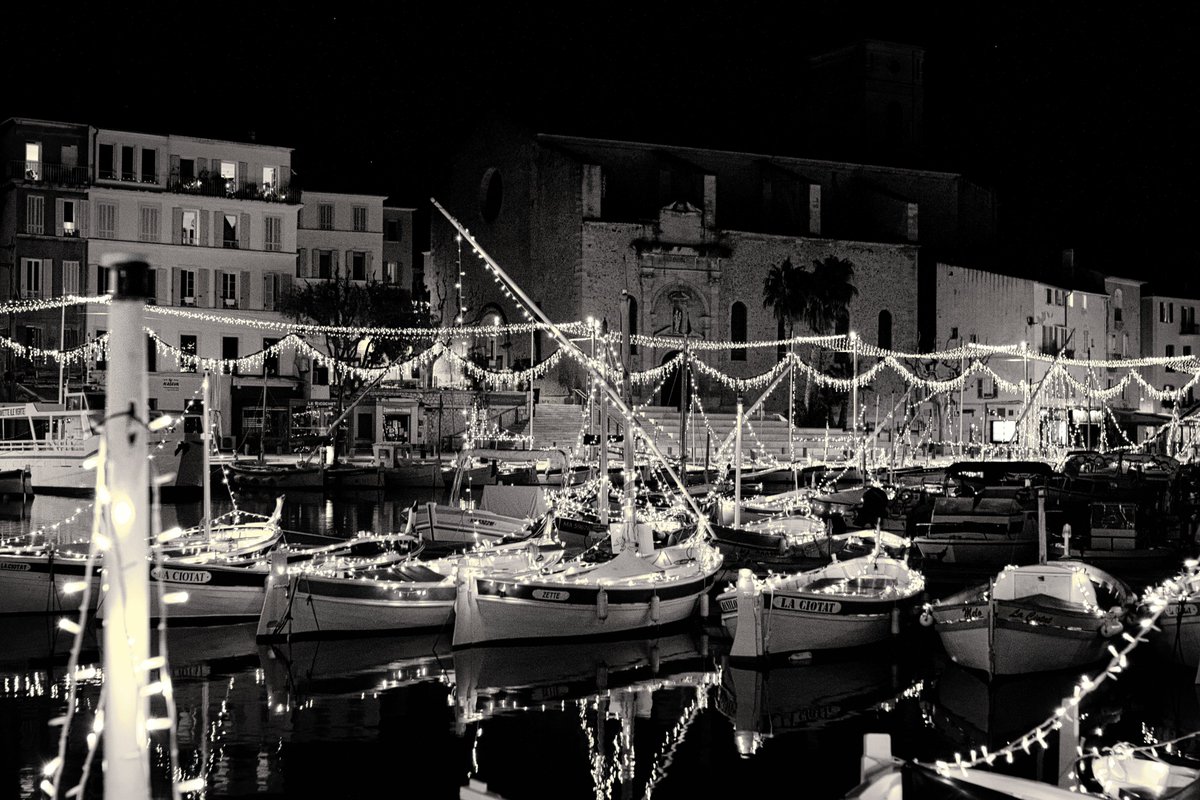 Jf_Polizzi's tweet photo. #Laciotat #noiretblancphotographie #christmas #provence #harbour #blackandwhitephotography #noel2024 https://t.co/GO3453LbCH
