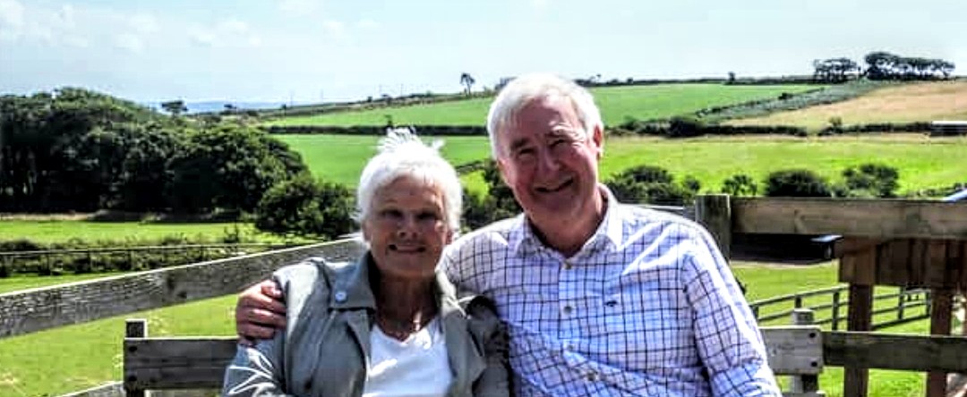 Cybercat68's tweet photo. If you are not doing a lot next Tuesday 17th December at 8:00 on channel5 why not checkout the Yorkshire Vet with our very own Peter Wright and Dame Judi Dench 👍🏻😉 https://t.co/t5ozpnremQ
