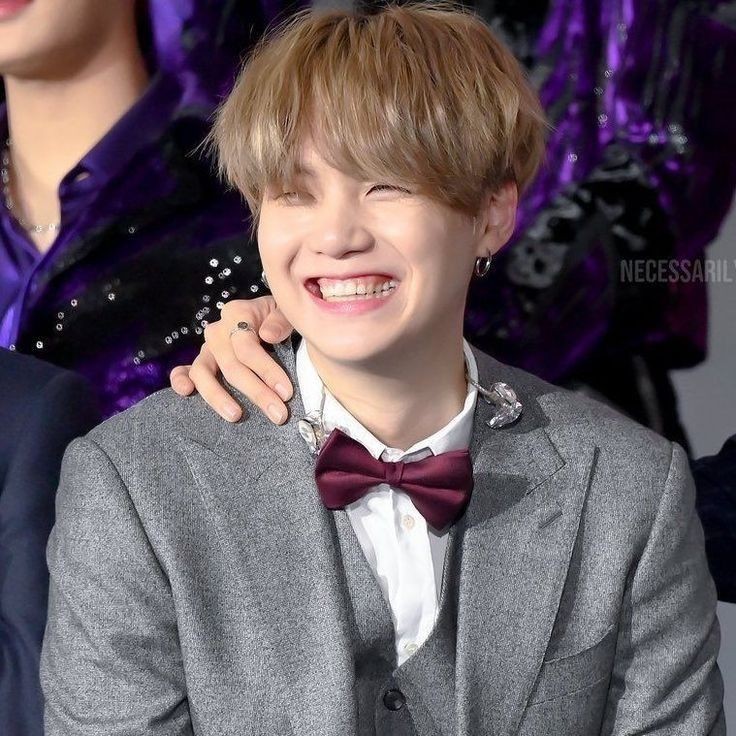 قربون خنده هات برم من
ریپ + ریت : 
#suga_we_love_you
#suga_our_love 
#suga_our_guiding_light