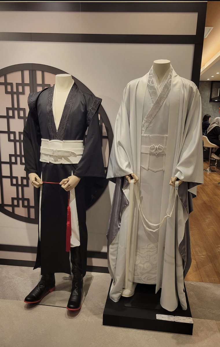 zippyxian's tweet photo. I keep seeing this photos from the MDZS cafe and I can’t stop thinking two things: 
1: SIZE DIFFERENCE
2: WWX SLUTTY V NECK 🥵 https://t.co/RPd1YqQ1IZ