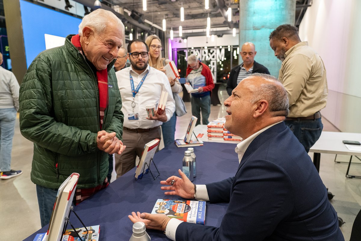 UCSDExtStudies's tweet image. It was an insightful night with #HelenEdisonLectureSeries guest @Madrid_Mike at @UCSDPark_Market last week. Thank you for being part of this vital conversation on political engagement! Check out @UCSanDiego Today&apos;s article on this event &amp;gt;&amp;gt; bit.ly/3BnPZZi